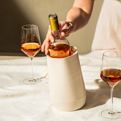 O Refrigerador de Vinho Vacu Vin HEXO Sand