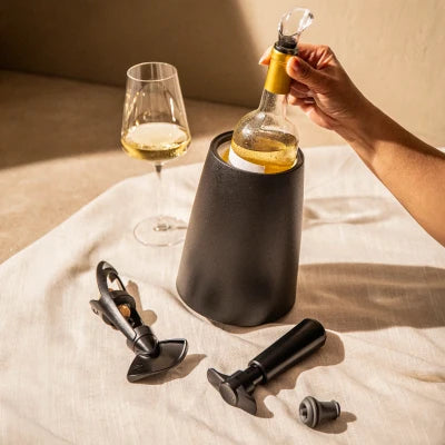 Комплектът за вино Vacu Vin Elegant