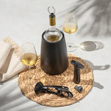 Комплектът за вино Vacu Vin Elegant